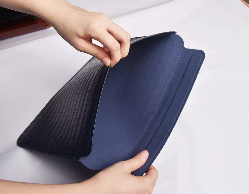 WiWU 13.3” Air Ultra Slim Magnetic Closure Genuine Leather Sleeve with Croco pattern for Macbook Briefcase